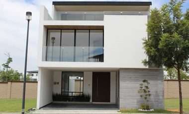 Casa en VENTA P. Colima Calle Comala L. de Angelópolis Cholula Puebla.