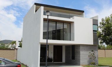 Casa en VENTA P. Colima Calle Comala L. de Angelópolis Cholula Puebla.