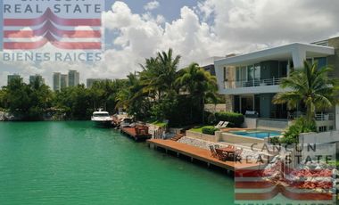 Casa en venta, 4 habitaciones en Residencial Puerto Cancún, de Lujo.