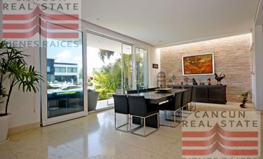 Casa en venta, 4 habitaciones en Residencial Puerto Cancún, de Lujo.