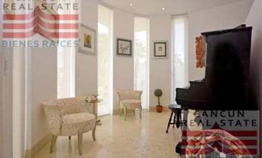 Casa en venta, 4 habitaciones en Residencial Puerto Cancún, de Lujo.