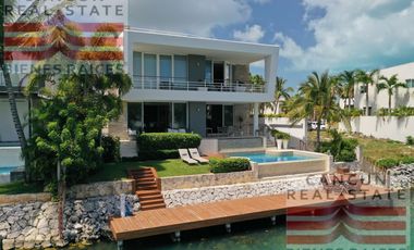 Casa en venta, 4 habitaciones en Residencial Puerto Cancún, de Lujo.