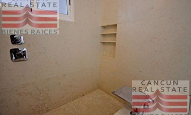 Casa en venta, 4 habitaciones en Residencial Puerto Cancún, de Lujo.