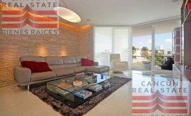 Casa en venta, 4 habitaciones en Residencial Puerto Cancún, de Lujo.