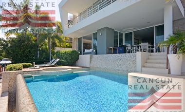 Casa en venta, 4 habitaciones en Residencial Puerto Cancún, de Lujo.