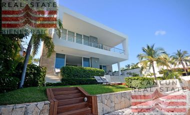 Casa en venta, 4 habitaciones en Residencial Puerto Cancún, de Lujo.