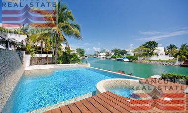 Casa en venta, 4 habitaciones en Residencial Puerto Cancún, de Lujo.