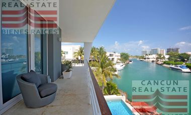 Casa en venta, 4 habitaciones en Residencial Puerto Cancún, de Lujo.