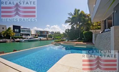 Casa en venta, 4 habitaciones en Residencial Puerto Cancún, de Lujo.