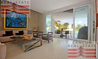 Casa en venta, 4 habitaciones en Residencial Puerto Cancún, de Lujo.