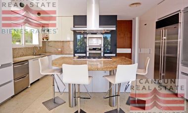 Casa en venta, 4 habitaciones en Residencial Puerto Cancún, de Lujo.