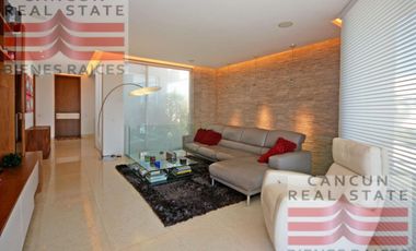 Casa en venta, 4 habitaciones en Residencial Puerto Cancún, de Lujo.