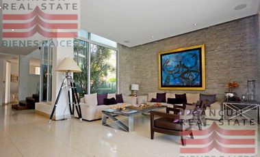 Casa en venta, 4 habitaciones en Residencial Puerto Cancún, de Lujo.