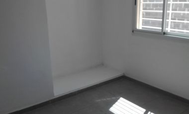 UNIVERSITARIO DE HORIZONTE: ALQUILO CASA DE 2 DORMITORIOS SOBRE CALLE 8 PRINCIPAL(MUY LINDA)