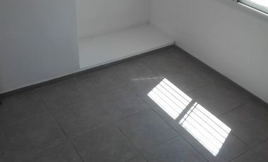 UNIVERSITARIO DE HORIZONTE: ALQUILO CASA DE 2 DORMITORIOS SOBRE CALLE 8 PRINCIPAL(MUY LINDA)