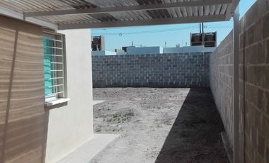 UNIVERSITARIO DE HORIZONTE: ALQUILO CASA DE 2 DORMITORIOS SOBRE CALLE 8 PRINCIPAL(MUY LINDA)