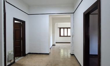 CHALET DE 5 AMBIENTES APTO USO PROFESIONAL