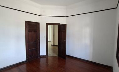 CHALET DE 5 AMBIENTES APTO USO PROFESIONAL