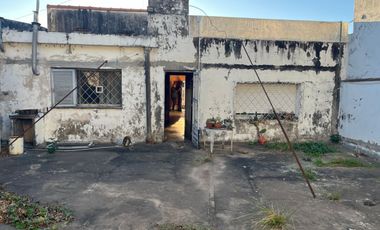 Vendo casa a reciclar zona Club Talleres