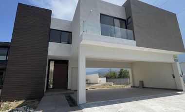 Casa en Venta en La Joya Residencial
