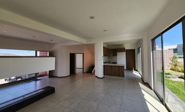Casa en  Venta en Fraccionamiento privado con Casa Club
