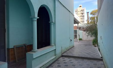 Propiedad en Block en Venta. Rivadavia y Dorrego. Escuchan Oferta!