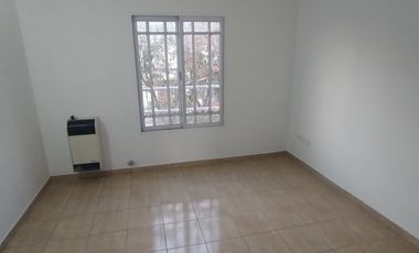 DEPARTAMENTO TIPO DUPLEX EN PLANTA ALTA, 3 AMBIENTES.