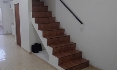 DEPARTAMENTO TIPO DUPLEX EN PLANTA ALTA, 3 AMBIENTES.