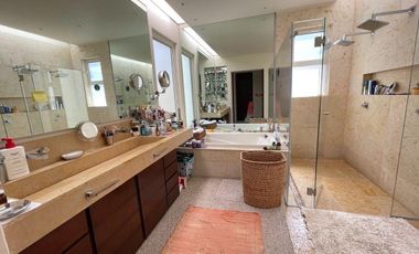 CASA EN VENTA EN LAS QUINTAS