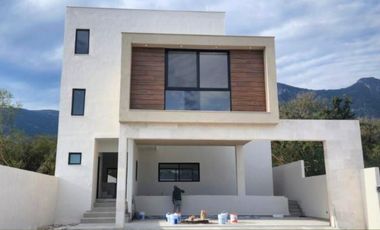 Casa en venta en Hacienda Las Cristalinas, Santiago