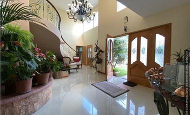 CASA EN VENTA EN LOMAS DE COCOYOC