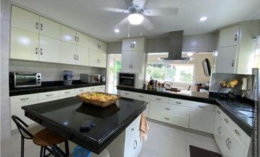 CASA EN VENTA EN LOMAS DE COCOYOC
