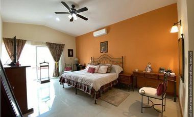 CASA EN VENTA EN LOMAS DE COCOYOC