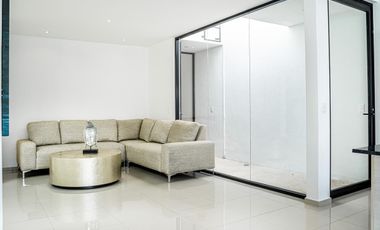 Casa en Venta con alberca en Residencial Palmaris, Av. Huayacan