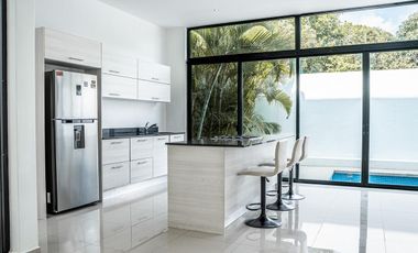 Casa en Venta con alberca en Residencial Palmaris, Av. Huayacan