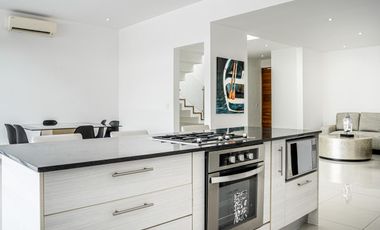 Casa en Venta con alberca en Residencial Palmaris, Av. Huayacan