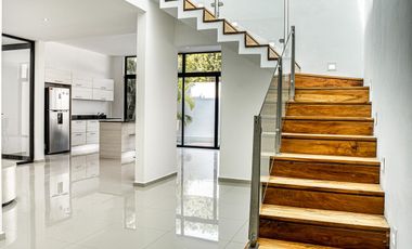 Casa en Venta con alberca en Residencial Palmaris, Av. Huayacan