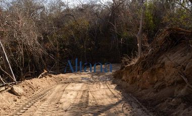 TERRENO EN VENTA BAHIAS DE HUATULCO (CERCA DEL AEROPUERTO DE HUATULCO)