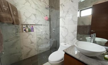 TAI TAI, Casa en VENTA y RENTA AMUEBLADA con alberca, roof garden, sala de TV y cuarto de servicio