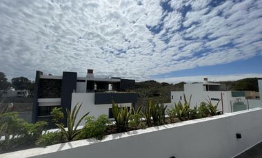 TAI TAI, Casa en VENTA y RENTA AMUEBLADA con alberca, roof garden, sala de TV y cuarto de servicio