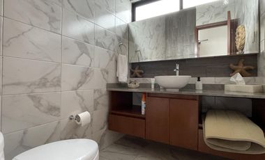 TAI TAI, Casa en VENTA y RENTA AMUEBLADA con alberca, roof garden, sala de TV y cuarto de servicio