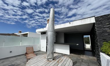 TAI TAI, Casa en VENTA y RENTA AMUEBLADA con alberca, roof garden, sala de TV y cuarto de servicio