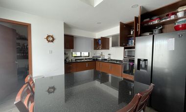 TAI TAI, Casa en VENTA y RENTA AMUEBLADA con alberca, roof garden, sala de TV y cuarto de servicio