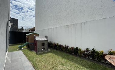 TAI TAI, Casa en VENTA y RENTA AMUEBLADA con alberca, roof garden, sala de TV y cuarto de servicio