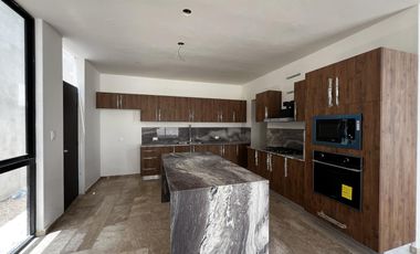 Casa en Venta en Mérida, Privada al Norte, con recámara en planta baja