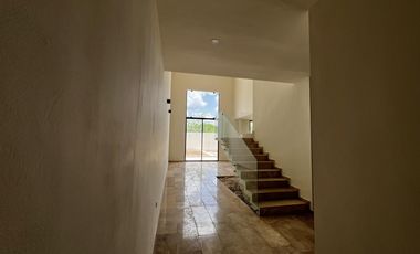 Casa en Venta en Mérida, Privada al Norte, con recámara en planta baja