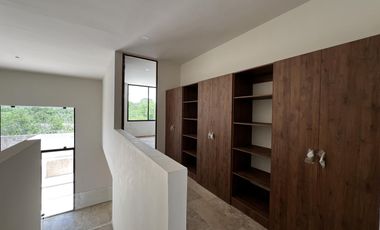 Casa en Venta en Mérida, Privada al Norte, con recámara en planta baja