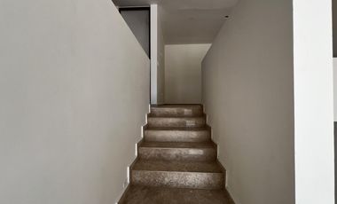 Casa en Venta en Mérida, Privada al Norte, con recámara en planta baja