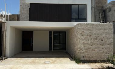 Casa en Venta en Mérida, Privada al Norte, con recámara en planta baja