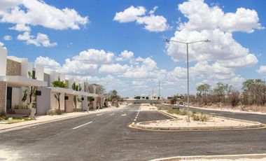 Casa en Venta en Mérida, Privada al Norte, con recámara en planta baja